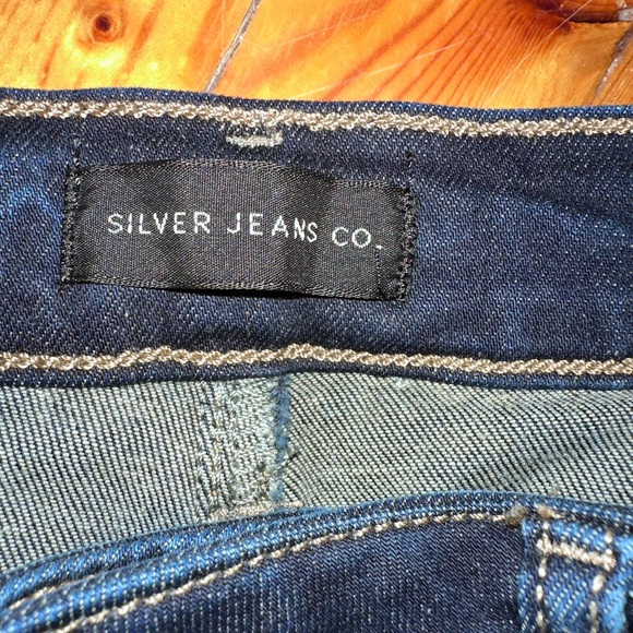 Silver Jeans Co. Infinite Fit Mid Rise Bootcut Jeans - Picture 5 of 6